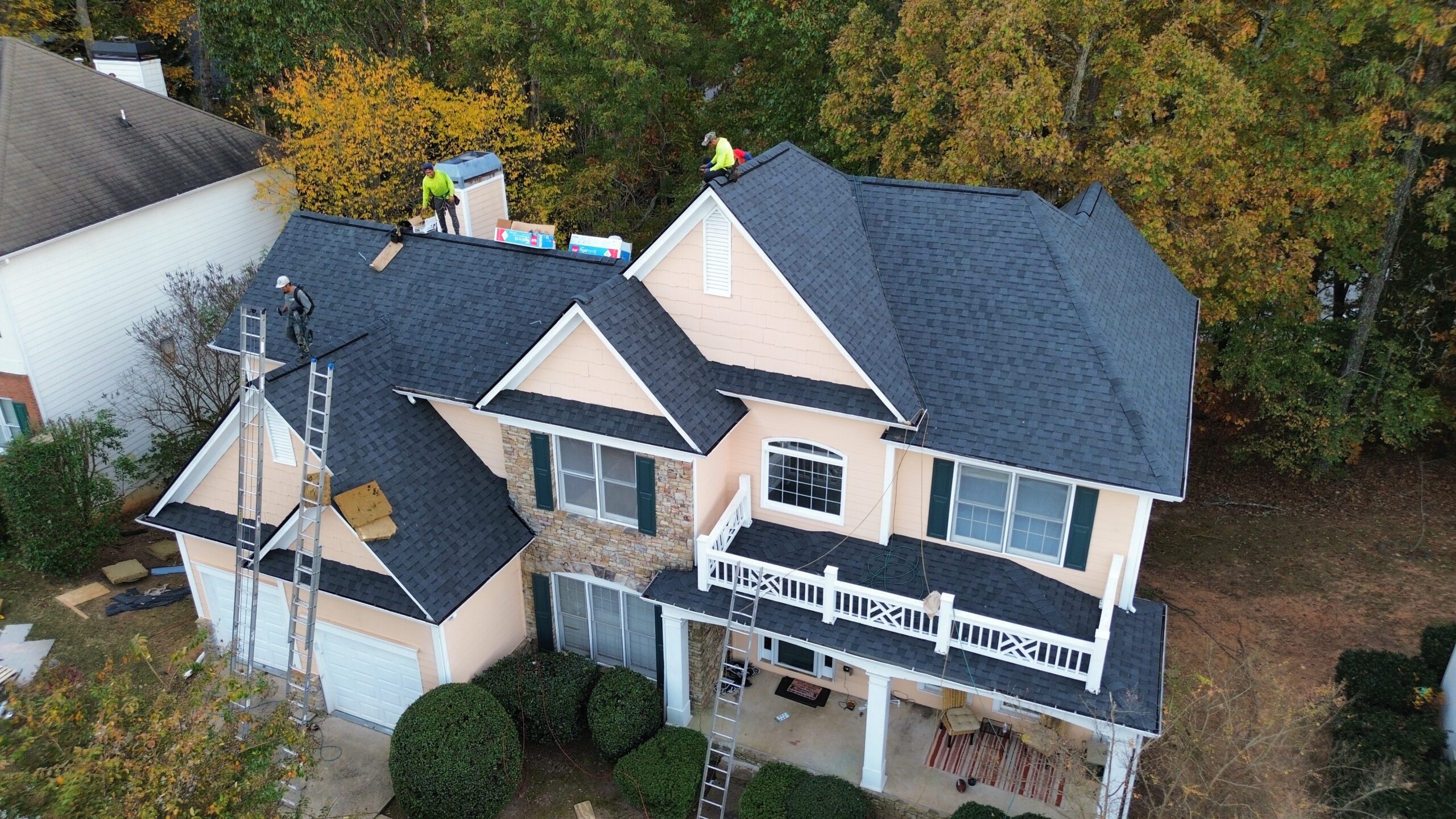 Blog 9 - ClaimBuilt asphalt vs metal roofing